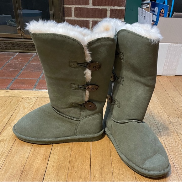 Bearpaw Suede & Sheepskin Winter Boots, Green, Size 9 - Picture 2 of 8